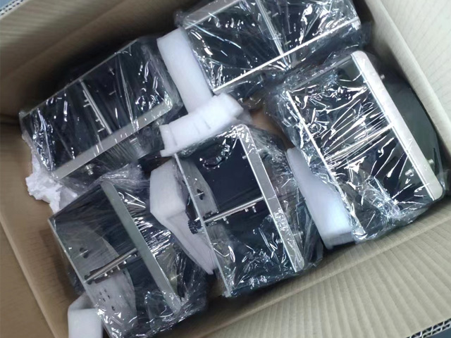 出幾臺(tái)螺絲機(jī)料倉(cāng)到東莞某電子廠(chǎng)